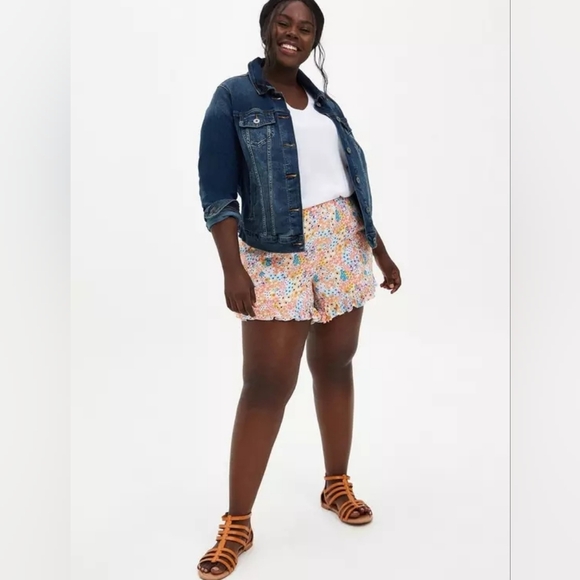 NWT Torrid Flowy Floral Lightweight Ruffled Shorts - Picture 3 of 11